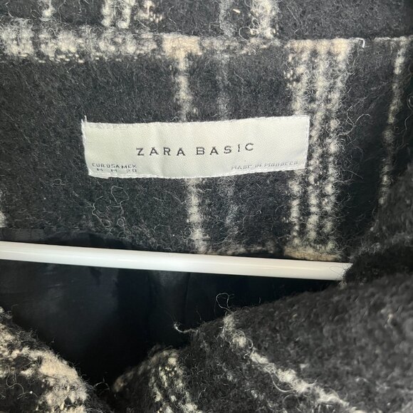 Black and White Zara Coat with belt and high collar. - Picture 5 of 10